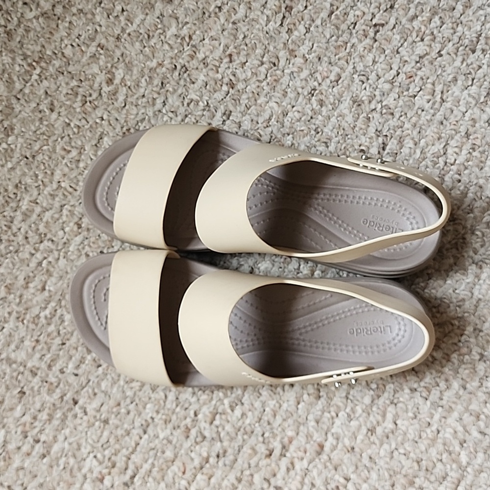 Crocs Brooklyn wedges, size 8